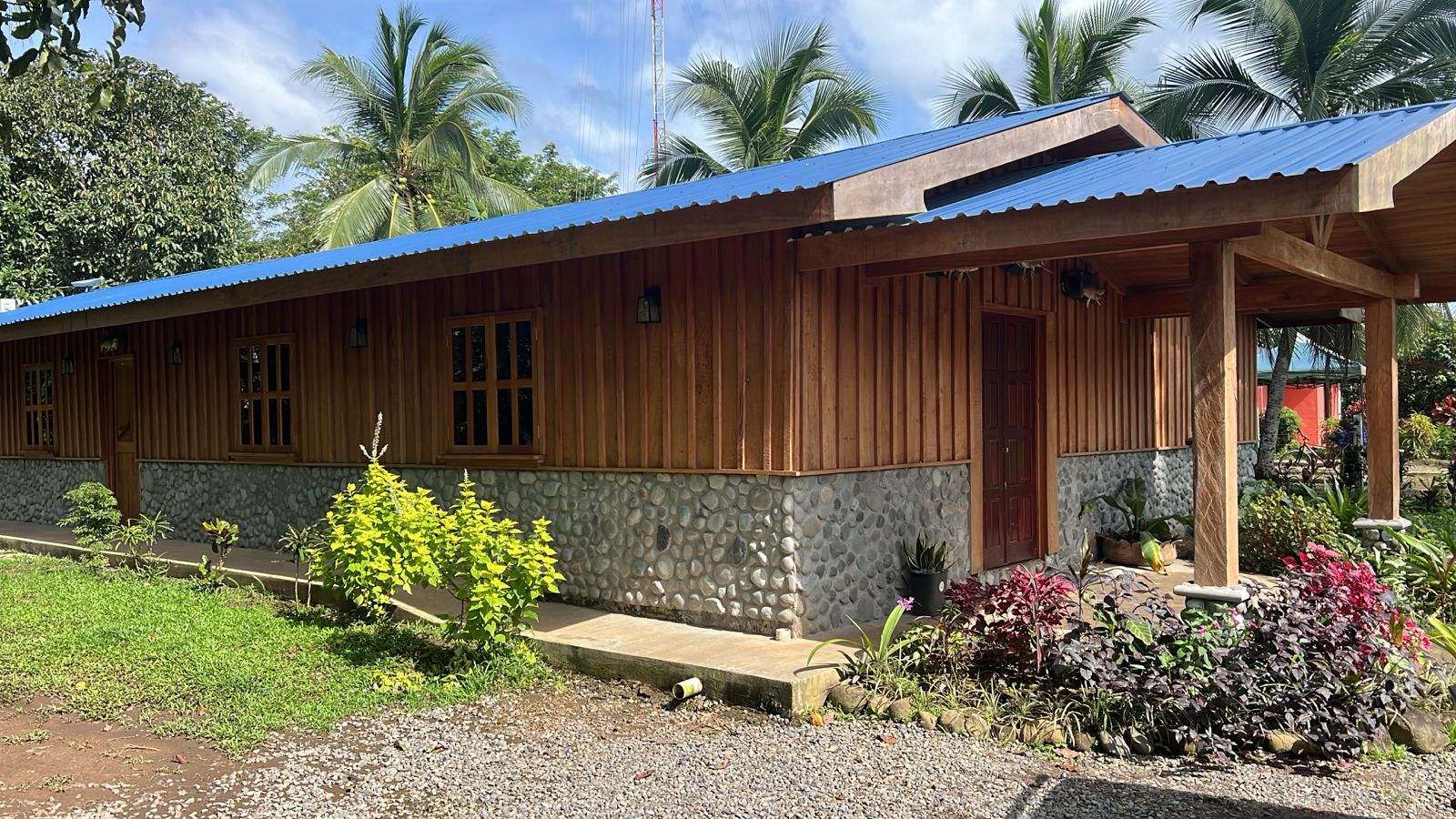 Rio Niño Lodge exterior