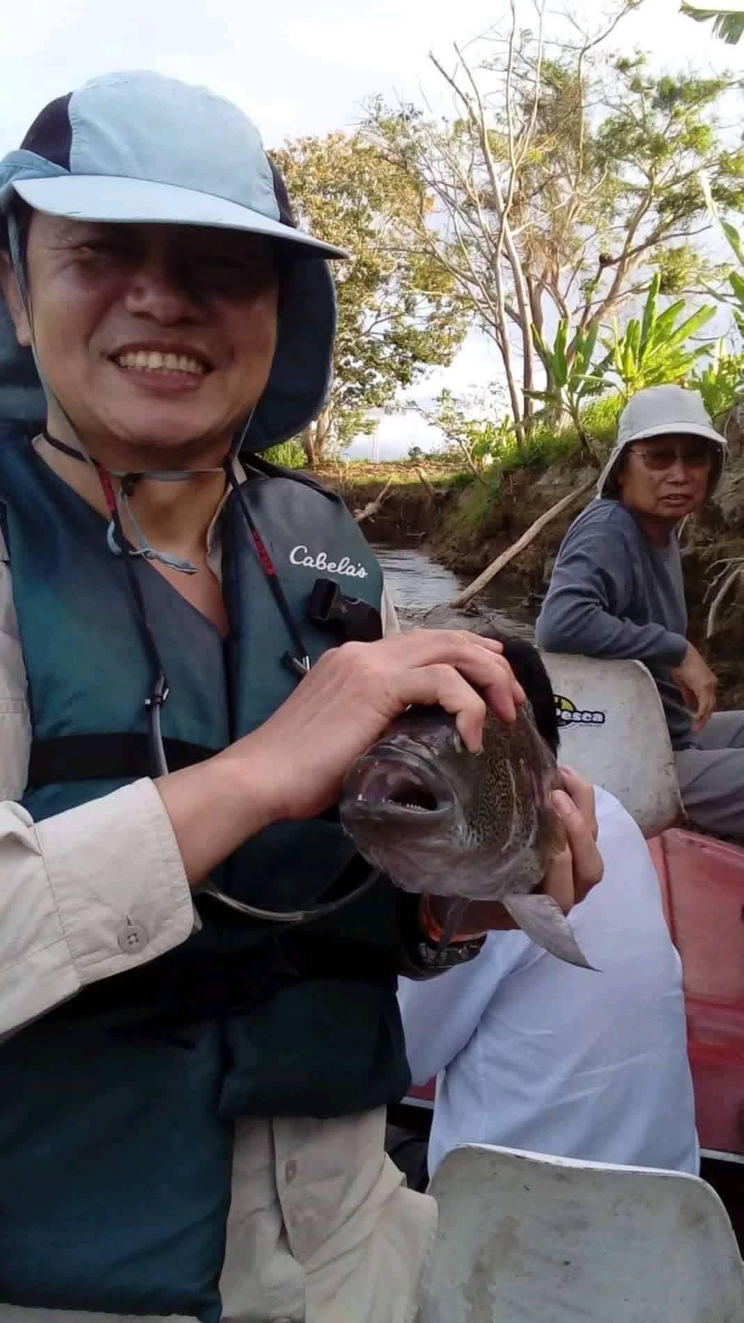 Guest with fish on the Río Niño